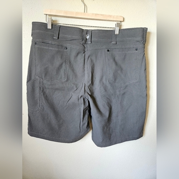 MEN'S WRANGLER OUTDOOR PERFORMANCE UTILITY SHORT IN SMOKE 42 - Picture 6 of 12